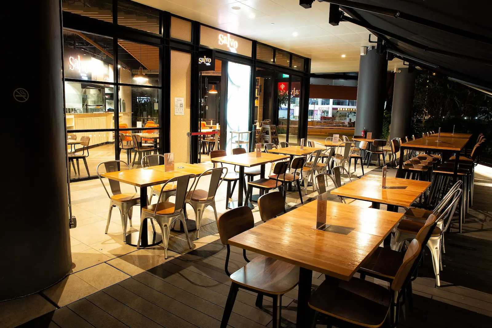 Salvo dining setting
